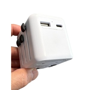 ADATTATORE UNIVERSALE DA VIAGGIO CON 2 USB / C PRESA ELETTRICA BIANCO
